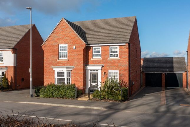 Nuneaton CV11 4 bed detached house for sale
