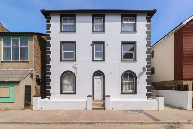 3 bedroom flat for sale