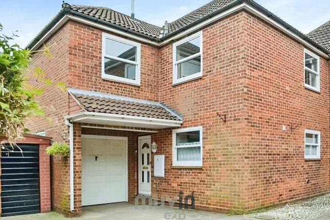 Maynard Close, Dunmow CM6 4 bed link detached house for sale