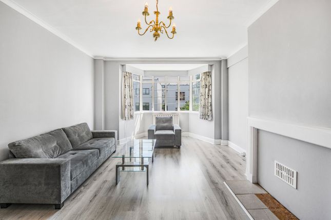 St. James Close, St John's Wood, London 2 bed flat for sale