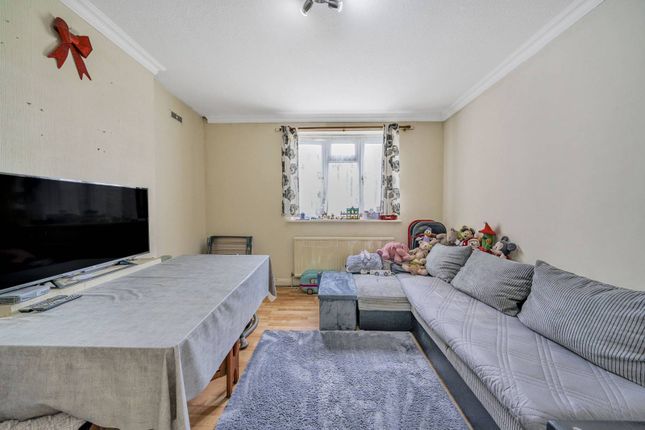 London Road, Mitcham, CR4 2 bed flat for sale