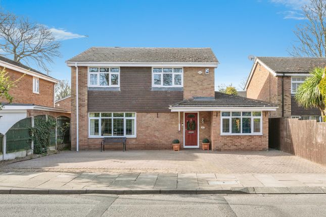 5 bed detached house