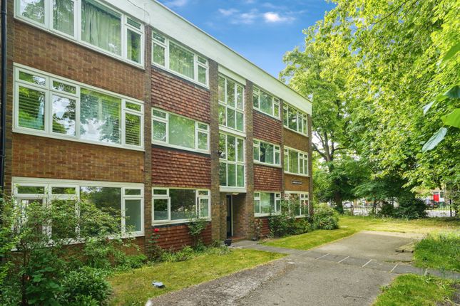 2 bedroom ground floor flat for sale