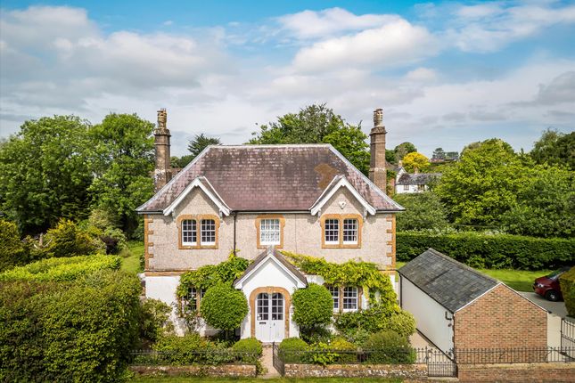 5 bed detached house