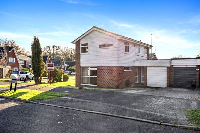 3 bed link detached house