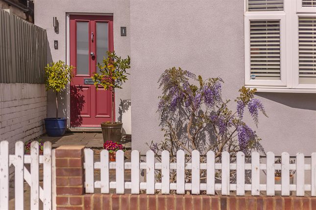 4 bedroom end of terrace house for sale