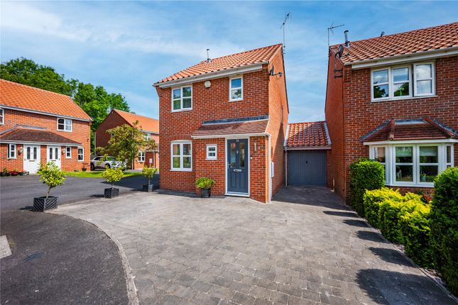 3 bed link detached house