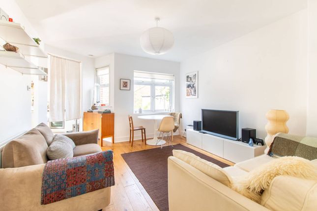 Ambleside Road, Harlesden, London, NW10 3 bed flat for sale