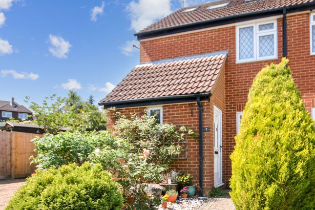 Rough Field, East Grinstead, RH19 3 bed semi