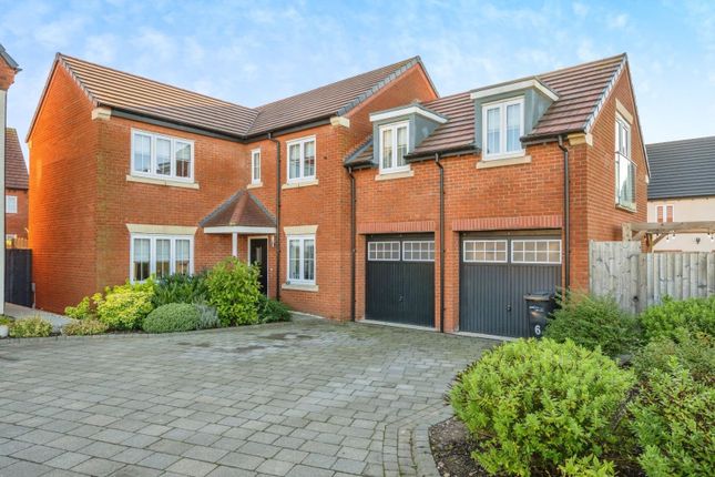 5 bedroom detached house for sale