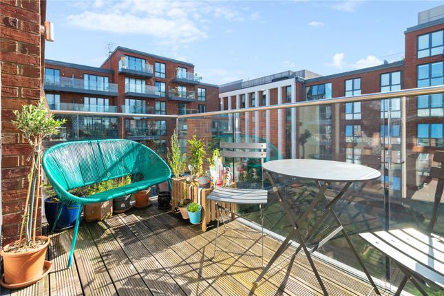 London SW2 2 bed apartment for sale