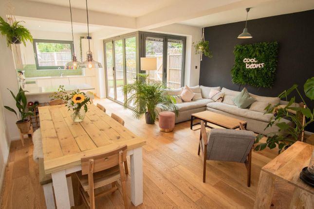 Avenue Park Road, West Norwood... 2 bed flat for sale