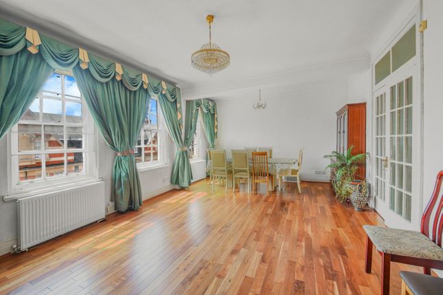 3 bedroom flat for sale