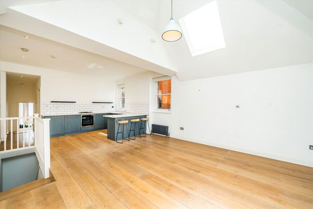 West Hill, London SW15 3 bed flat for sale