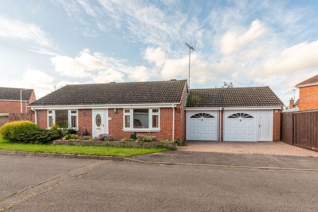 Longacre, Newbury RG14 2 bed detached bungalow for sale