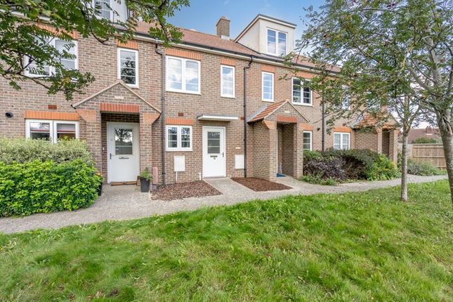 Pecketts Gate, Chichester 2 bed terraced house for sale