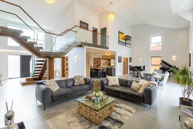 Well Road, Crondall, Farnham, Surrey 4 bed detached house for sale