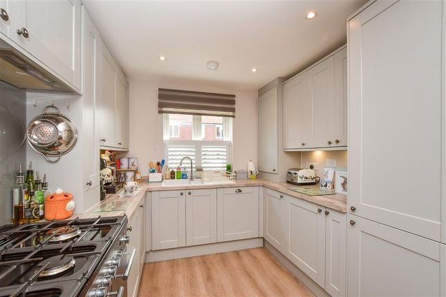 Bluebell Avenue, Littlebourne, Kent 4 bed semi