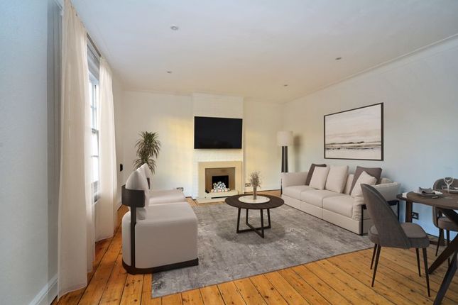 Hampton Court Way, Thames Ditton, KT7 3 bed apartment for sale