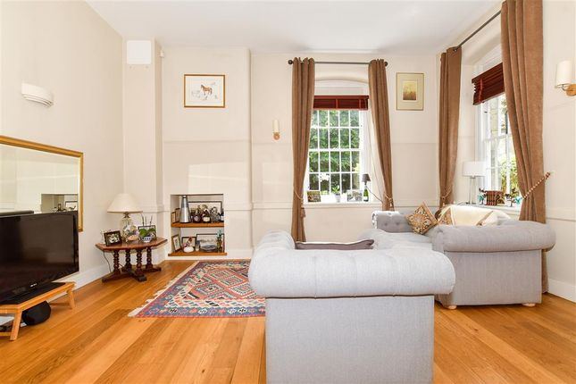 Fennel Close, Maidstone, Kent 3 bed semi
