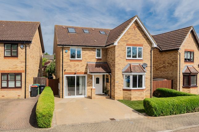 5 bed detached house