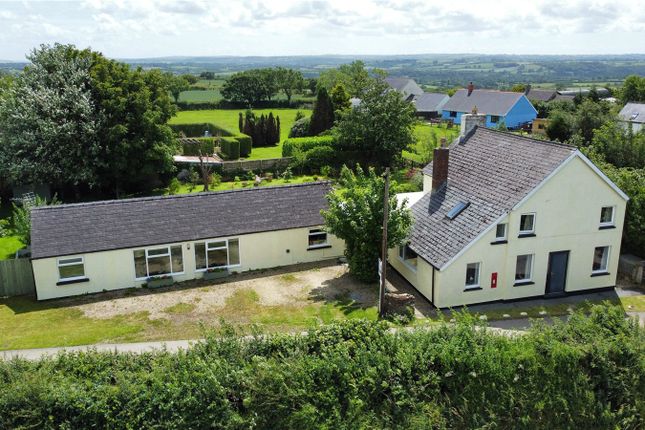 5 bed detached house
