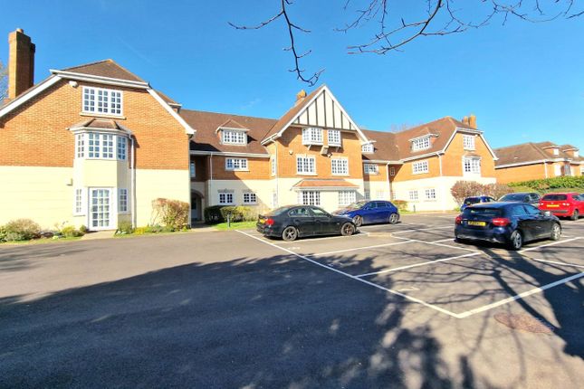 Courtney Place, Binfield RG42 2 bed apartment for sale