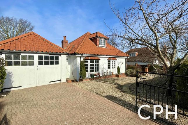 High Mill Drive, Scarborough 3 bed detached bungalow for sale