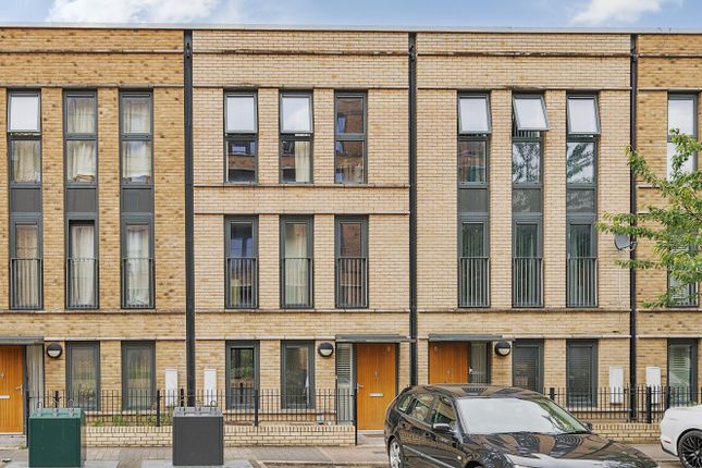 Eleanor Road, Oval, London, SW9 3 bed terraced house for sale