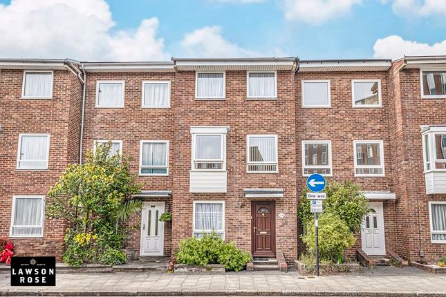 3 bedroom town house for sale
