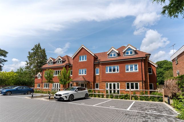 Doods Park Road, Reigate, Surrey, RH2 2 bed flat for sale