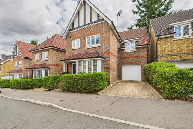 3 bed link detached house