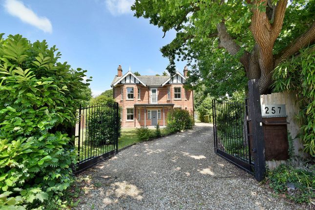 Ringwood Road, Ferndown, BH22 4 bed detached house for sale
