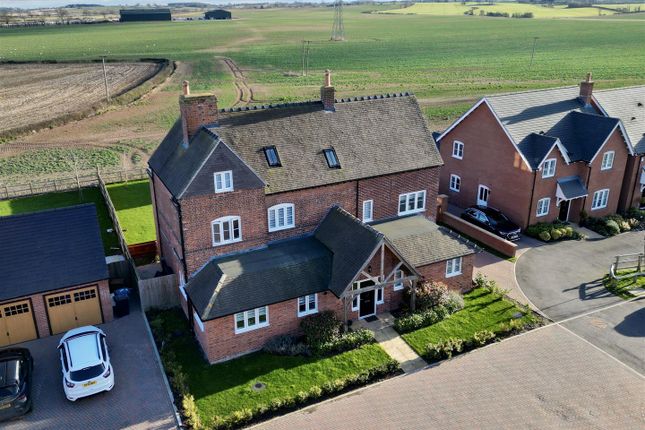 6 bedroom detached house for sale