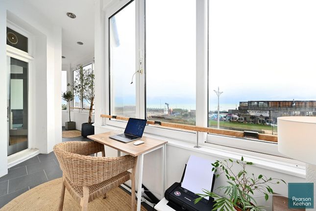 Kingsway, Hove 2 bed apartment for sale