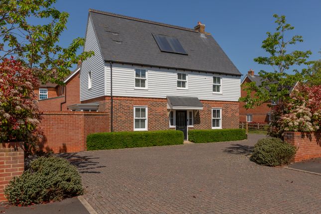 Woodman Way, Horley, Surrey, RH6 4 bed detached house for sale