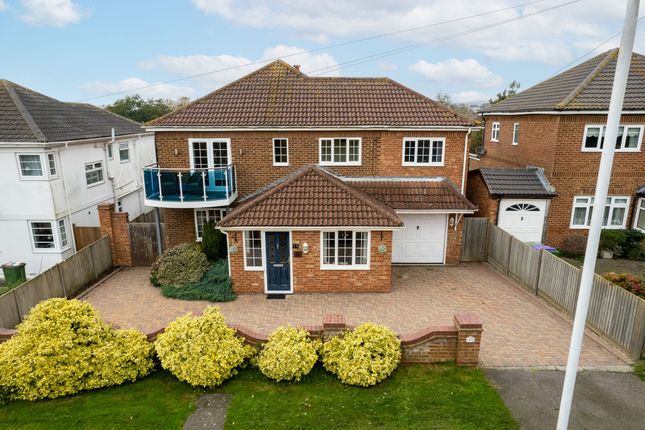 5 bed detached house