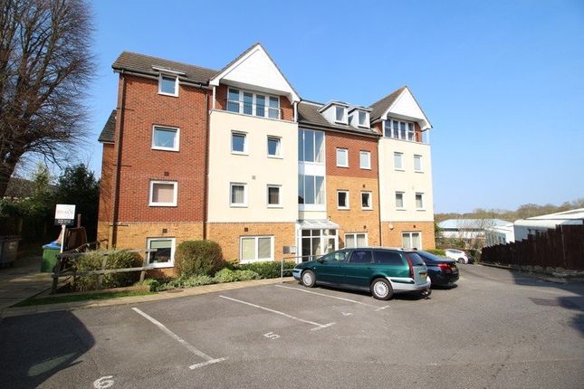 Bastins Close, Park Gate... 2 bed flat for sale