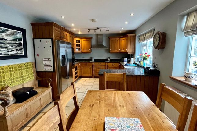 4 bed detached house
