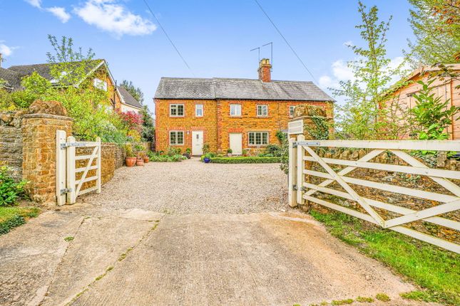 School Hill, Newnham NN11 5 bed cottage for sale