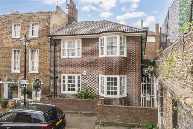 Montford Place, London SE11 3 bed flat for sale