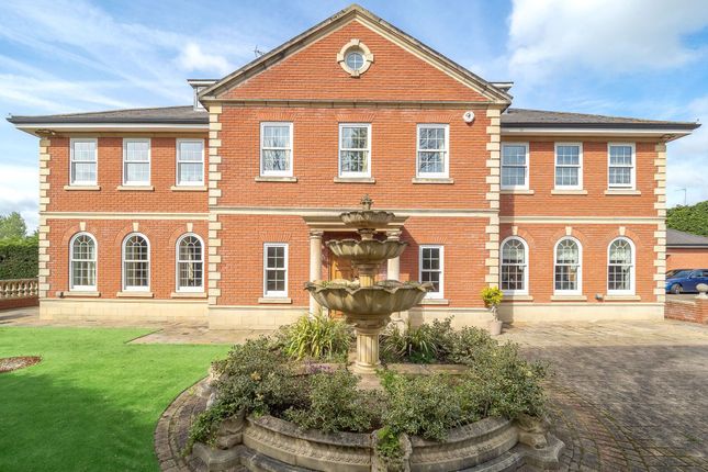 6 bedroom detached house for sale