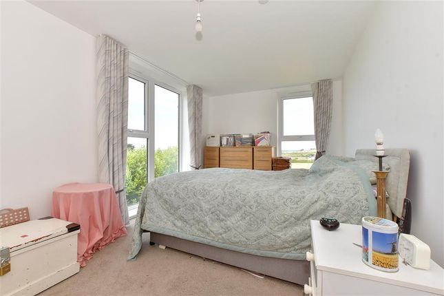 Colwell Road, Freshwater, Isle of Wight 2 bed apartment for sale