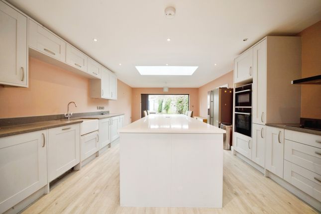 5 bedroom semi-detached house for sale