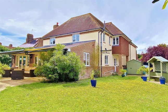 5 bed detached house