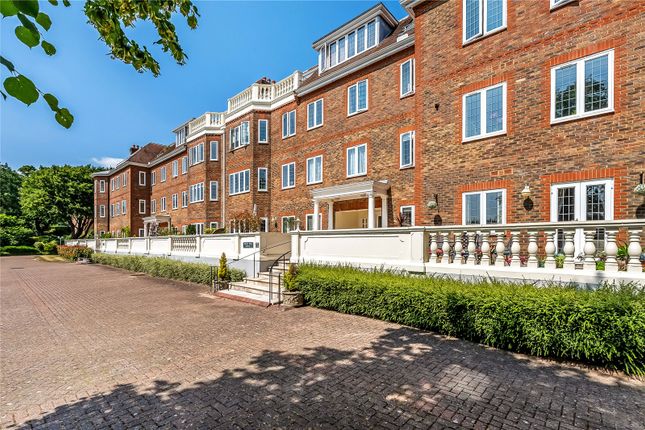 Batts Hill, Reigate, Surrey, RH2 3 bed apartment for sale