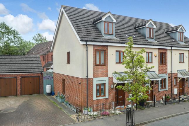 Poppy Avenue, Broughton, Milton Keynes 3 bed townhouse for sale