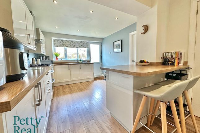 Valley Drive, Barnoldswick 3 bed detached house for sale
