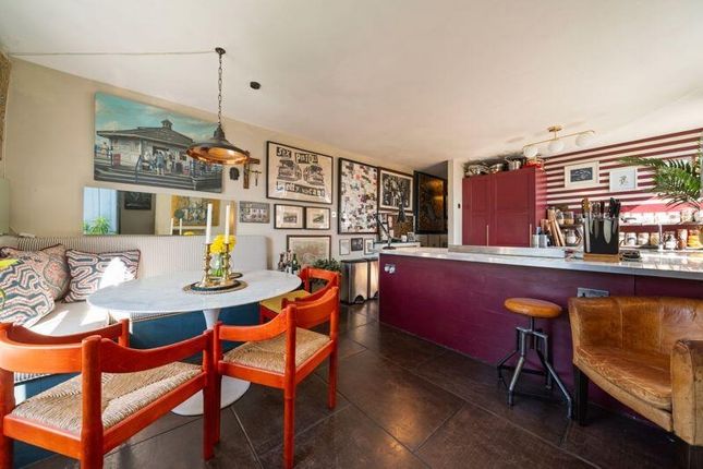 Leghorn Road, Kensal Green, London NW10 2 bed apartment for sale