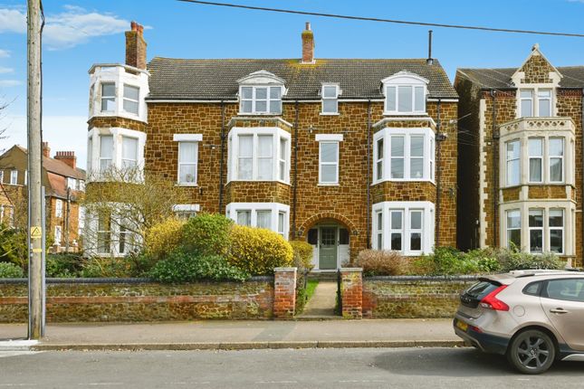 3 bed flat